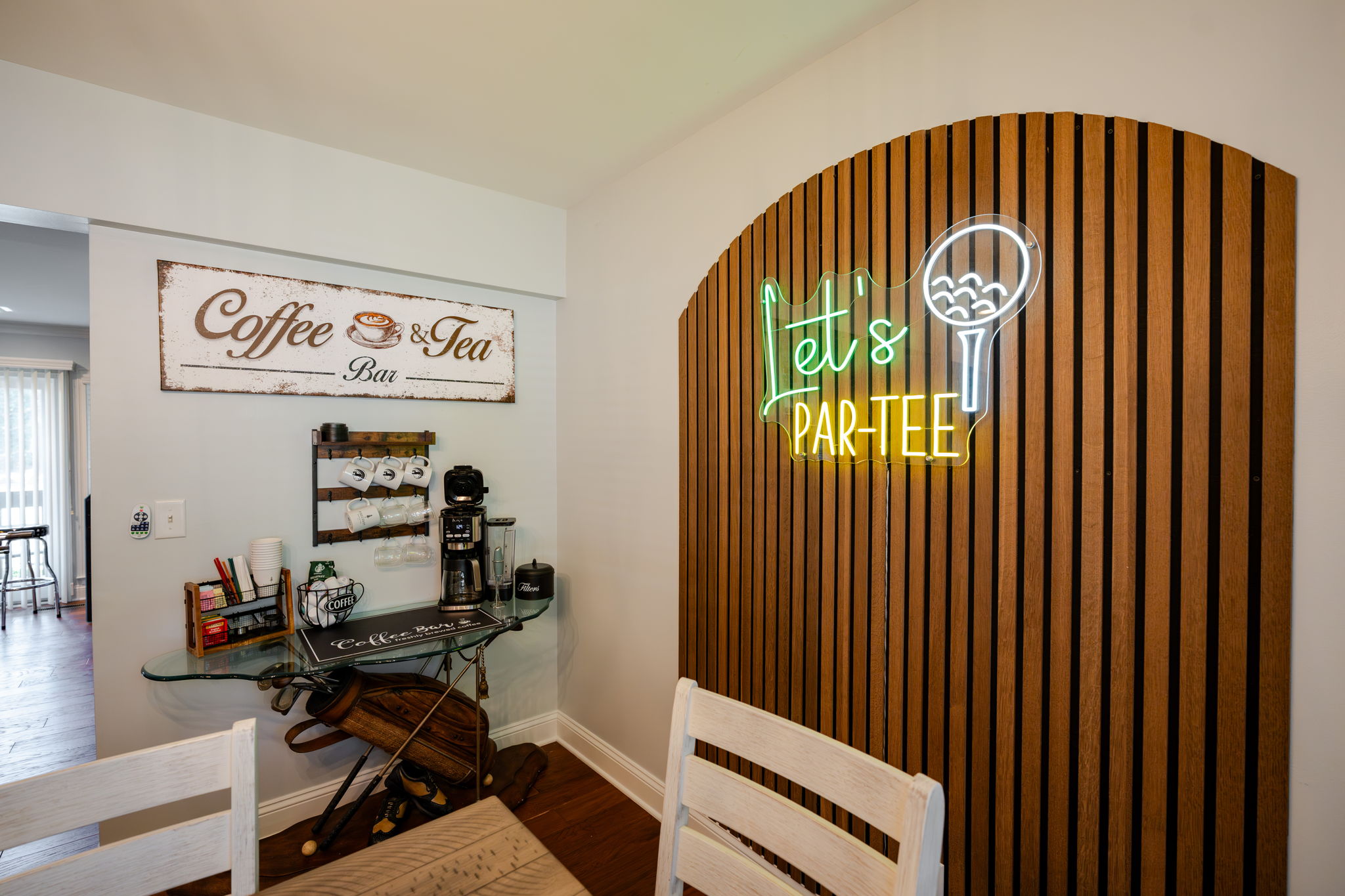 Dining room & coffee area in Walter Hagen